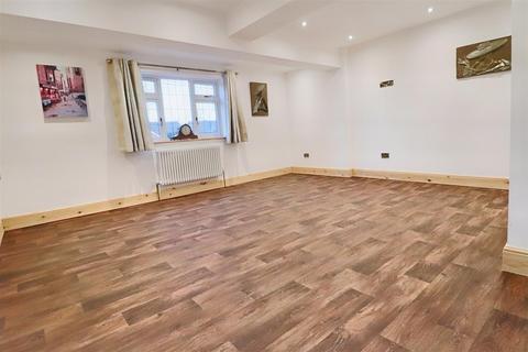59 Cotmer Road, Lowestoft, NR33 9PS