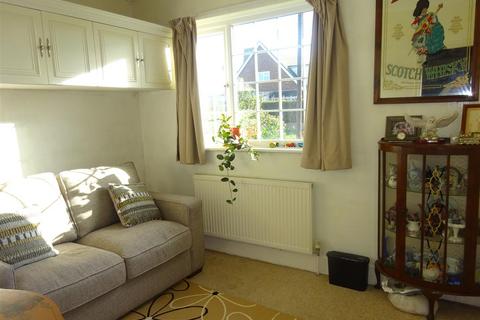 9 Hardy Road, Greatstone, New Romney, TN28 8SF