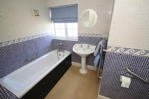 72 Manor Way, Petts Wood, Orpington, BR5 1NW