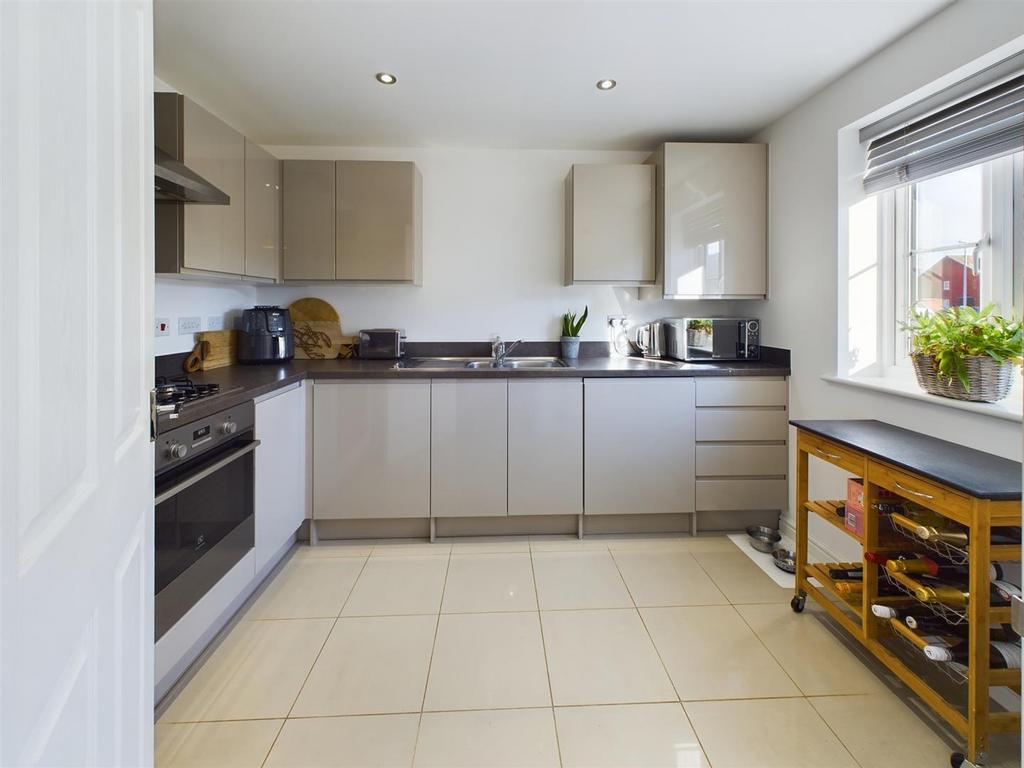 Stryd Stradey, Llanelli 3 bed semidetached house for sale £