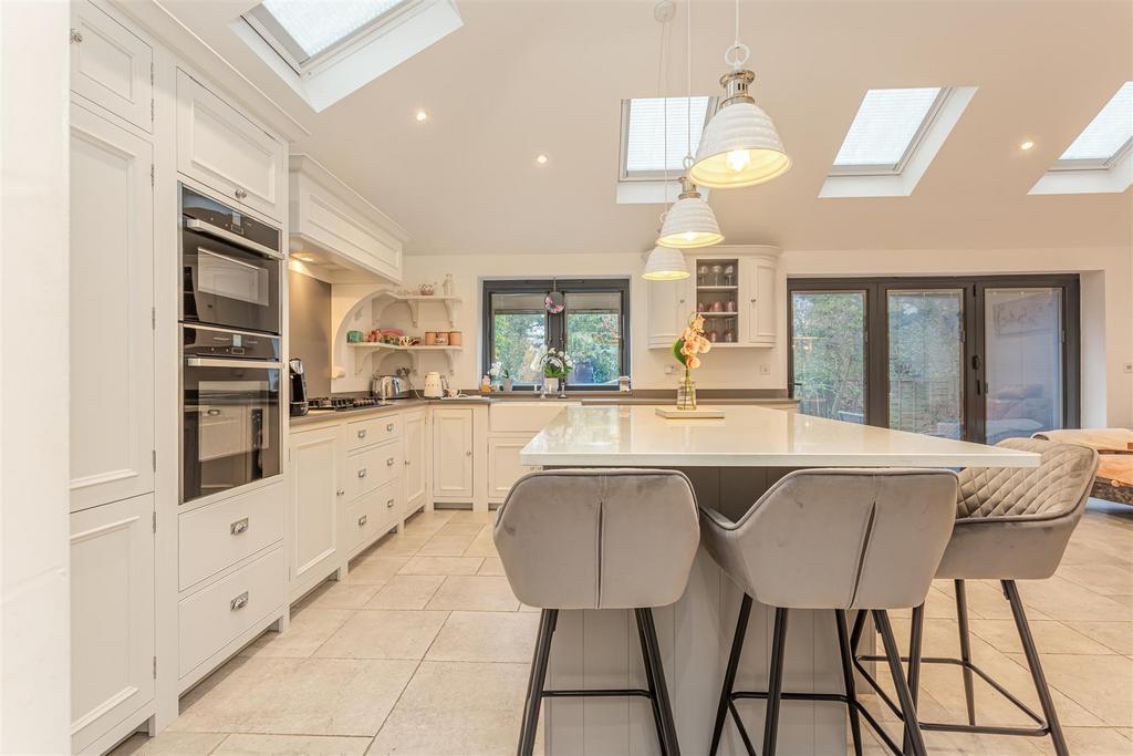 House-greenhayes-avenue-banstead-123.jpg