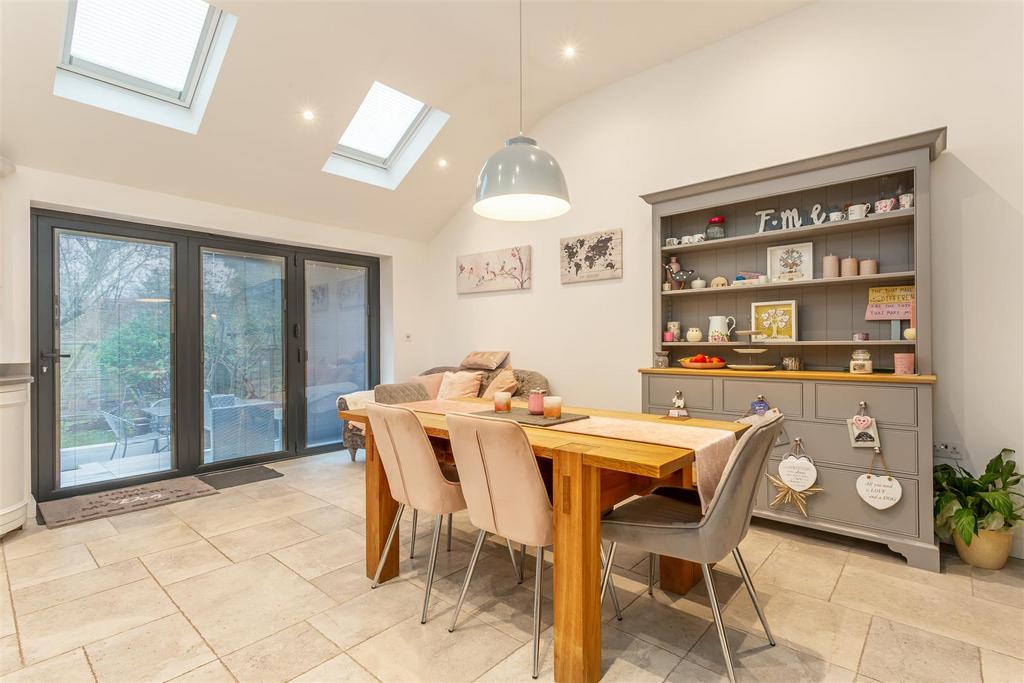 House-greenhayes-avenue-banstead-117.jpg