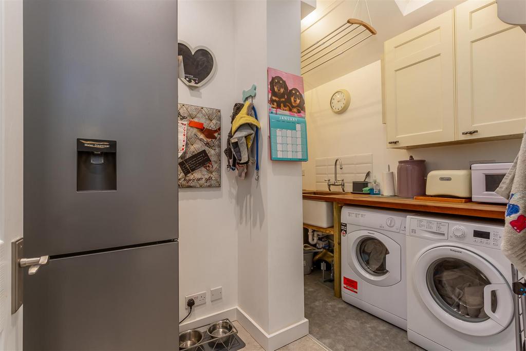 House-greenhayes-avenue-banstead-122.jpg