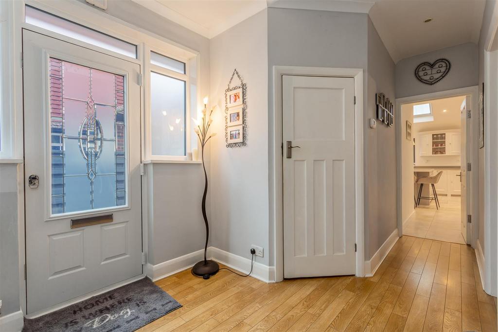 House-greenhayes-avenue-banstead-126.jpg