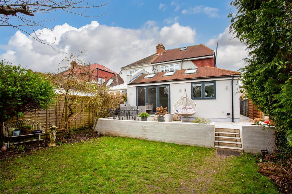 House-greenhayes-avenue-banstead-109.jpg