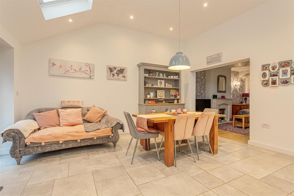 House-greenhayes-avenue-banstead-121.jpg