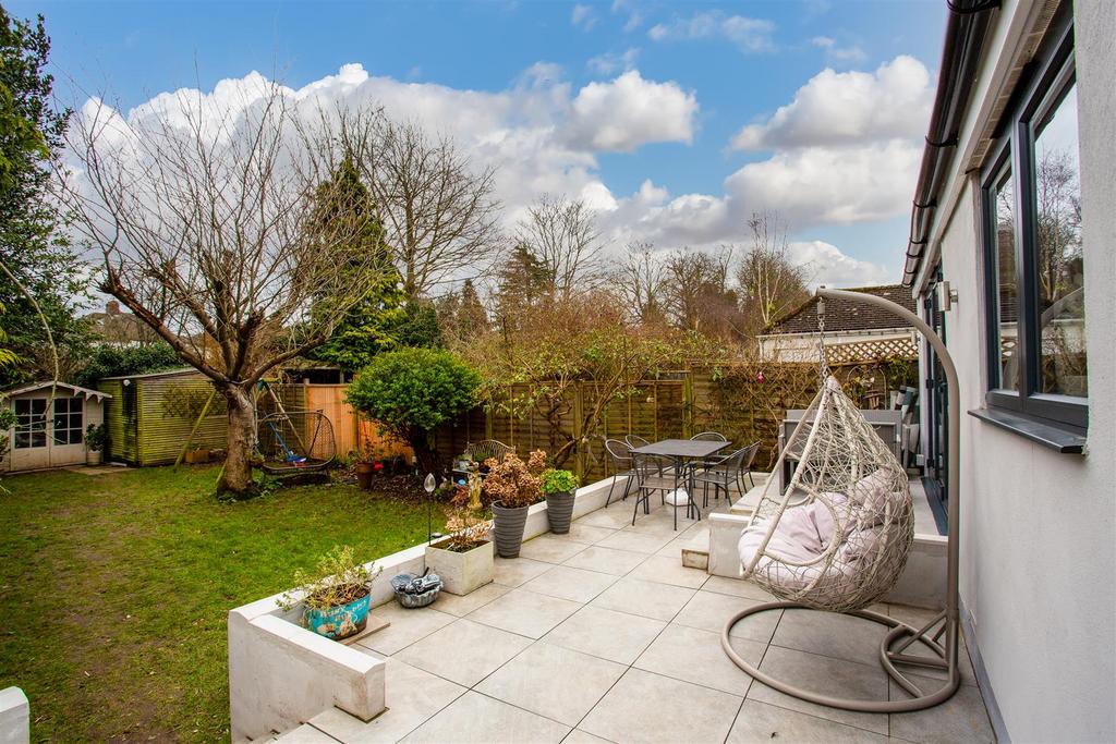House-greenhayes-avenue-banstead-104.jpg