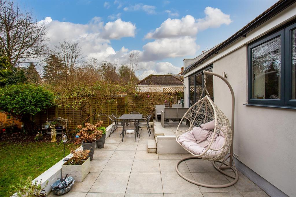House-greenhayes-avenue-banstead-105.jpg