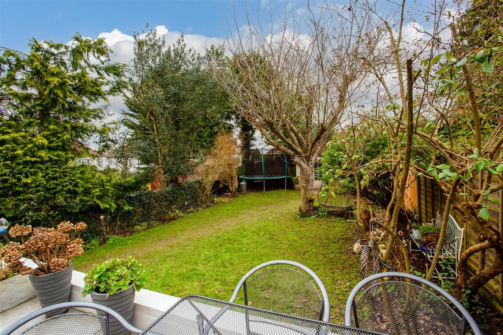 House-greenhayes-avenue-banstead-107.jpg