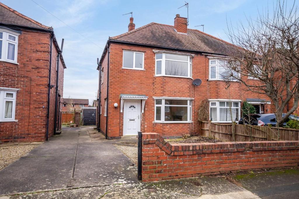 Westfield Drive, York 3 bed semidetached house £300,000