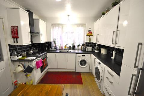8 More Close, London, E16 1JE