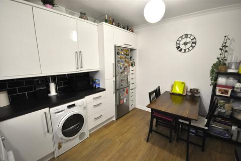 8 More Close, London, E16 1JE