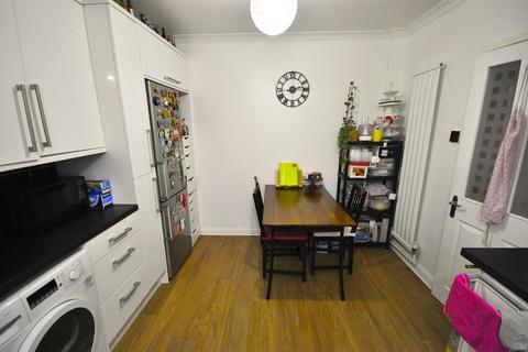 8 More Close, London, E16 1JE