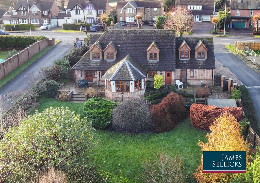 St. Anthony's Walk, Desborough, Kettering 4 bed detached house for sale