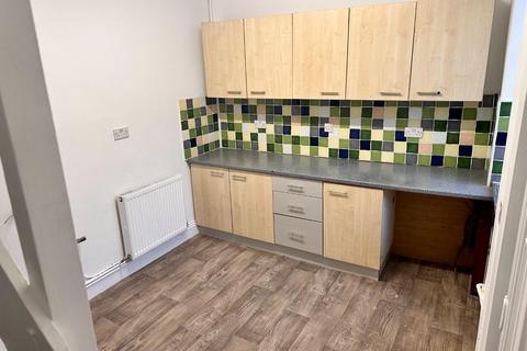 2 bedroom terraced house to rent, Cleveland Street, Colne