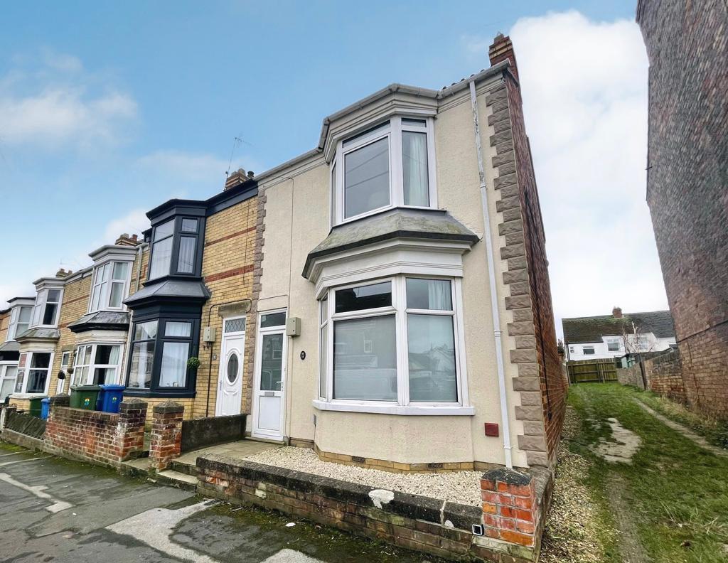 Carrington Avenue, Hornsea 4 bed end of terrace house for sale £210,000