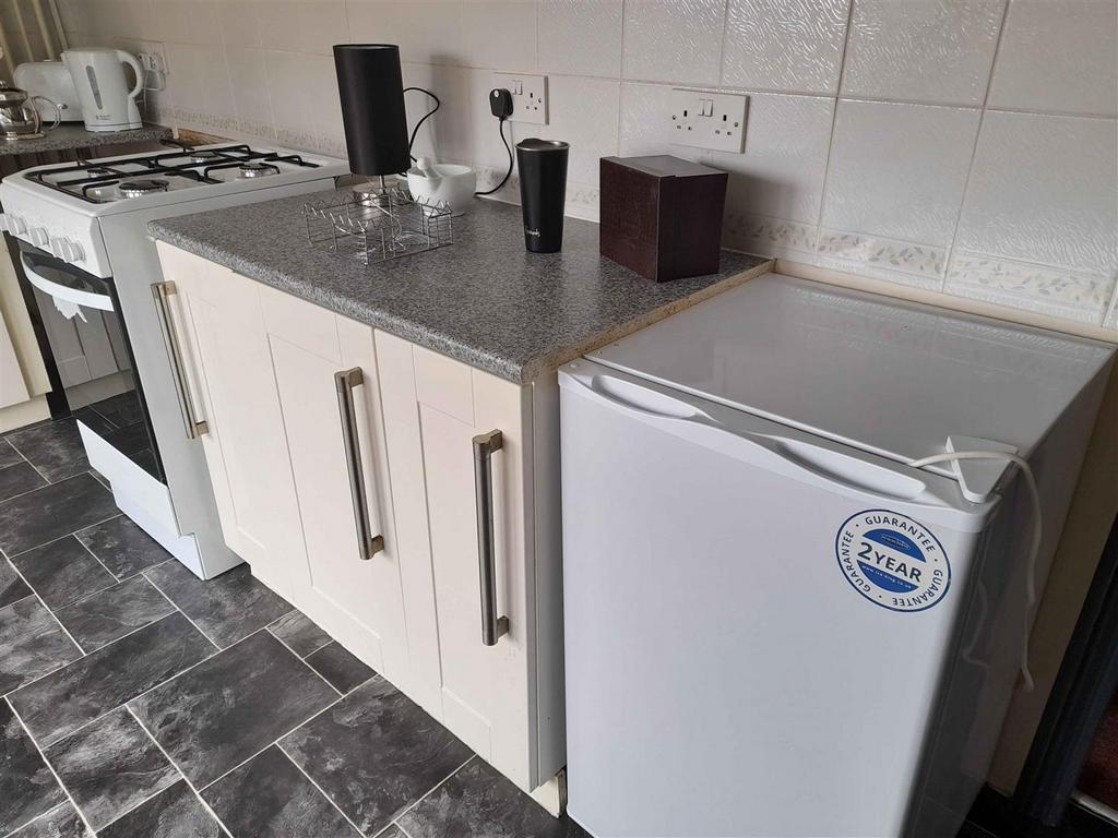 Kitchen 2.jpg