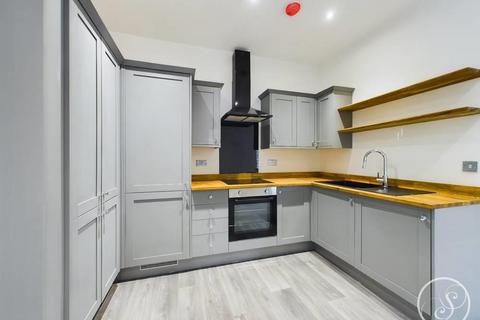 2 bedroom flat to rent, High Street, Horbury, Wakefield