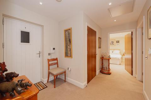 2 bedroom flat for sale - Furze Hill, Kingswood, Tadworth