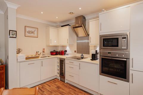 2 bedroom flat for sale - Furze Hill, Kingswood, Tadworth