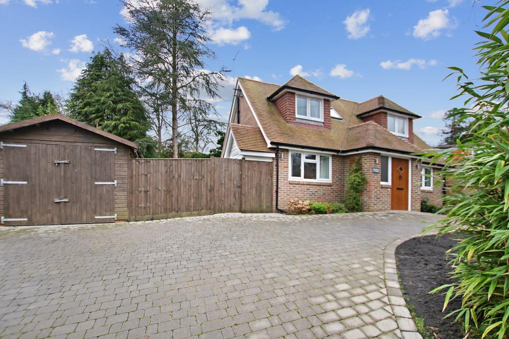 Furzefield Road, East Grinstead, RH19 3 bed detached bungalow for sale