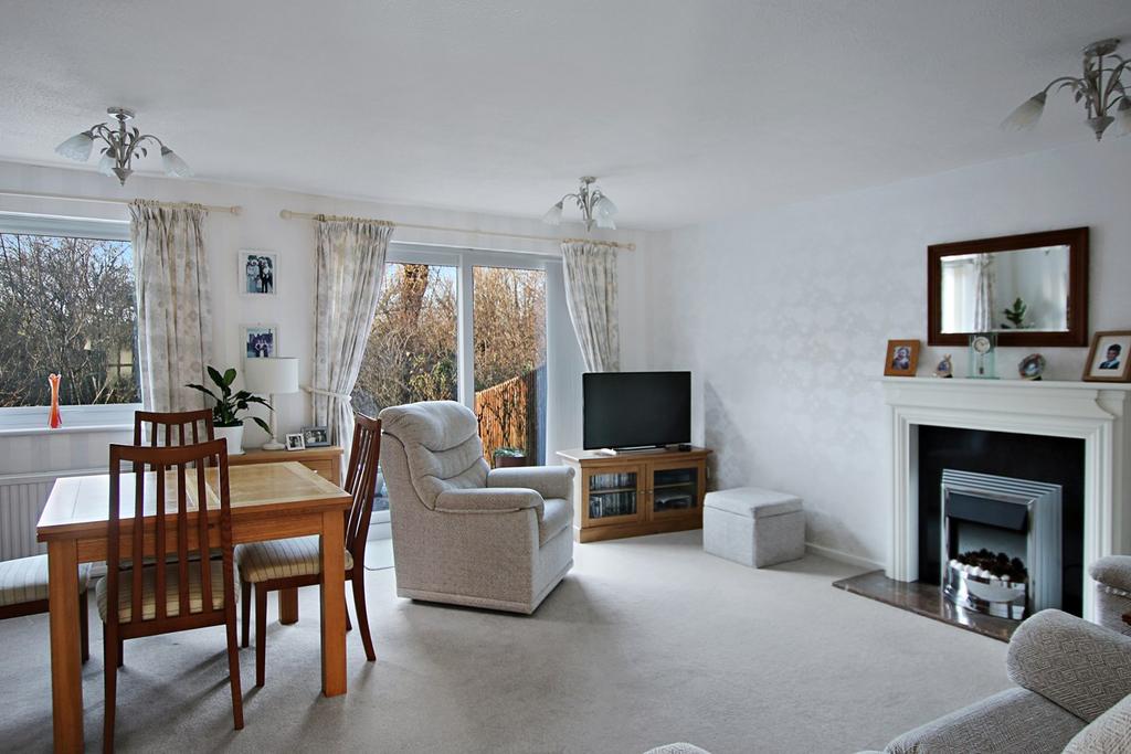 Pegasus Way, East Grinstead, RH19 3 bed detached house for sale £475,000