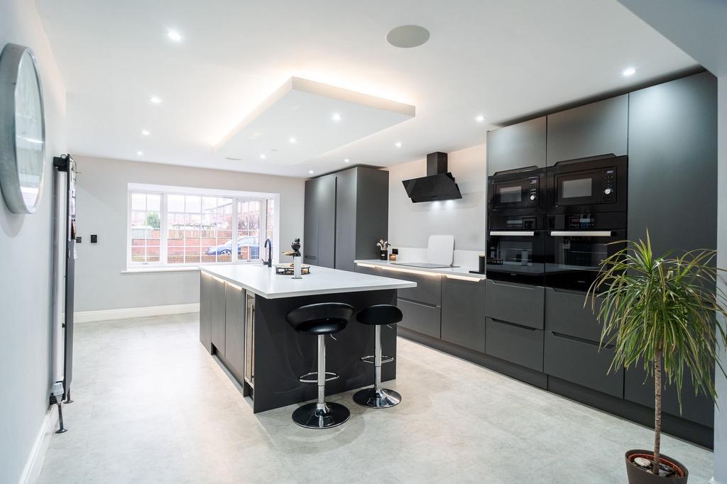 Castleford Road, Normanton, WF6 4 bed detached house for sale £390,000