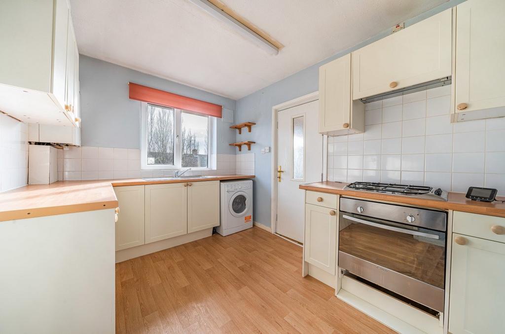 Lingfield Crescent, Moortown, Leeds... 2 bed flat £112,700