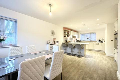 2 Peacock Close, Greenhithe, DA9 9YE