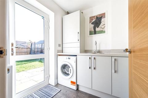 2 Peacock Close, Greenhithe, DA9 9YE