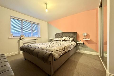 2 Peacock Close, Greenhithe, DA9 9YE