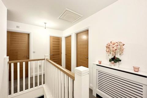 2 Peacock Close, Greenhithe, DA9 9YE