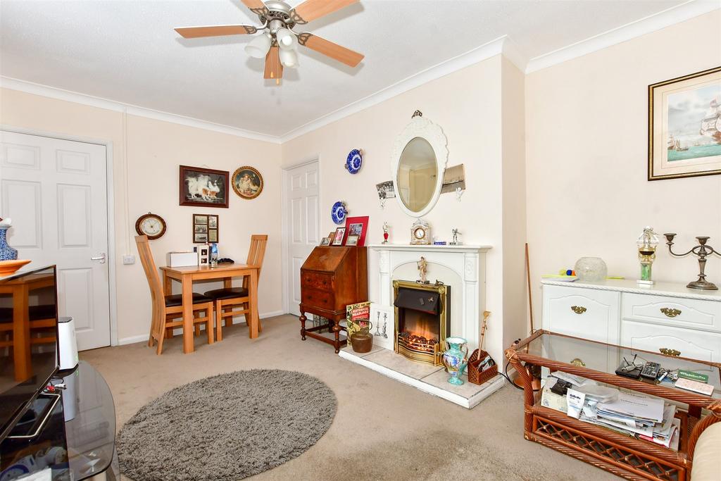 Ivy Crescent, Bognor Regis, West Sussex 2 bed semidetached bungalow