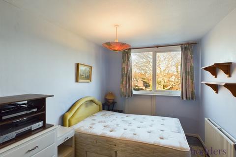 3 bedroom terraced house for sale - Galsworthy Road, Chertsey, Surrey, KT16