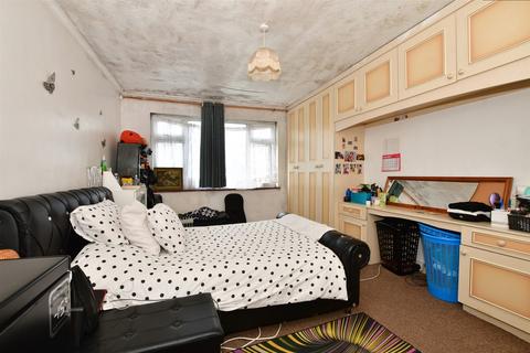 2 bedroom flat for sale, Whalebone Lane South, Dagenham, Essex
