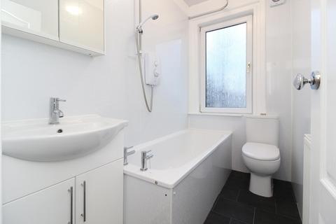 13/4 Restalrig Crescent, Edinburgh, EH7 6HH
