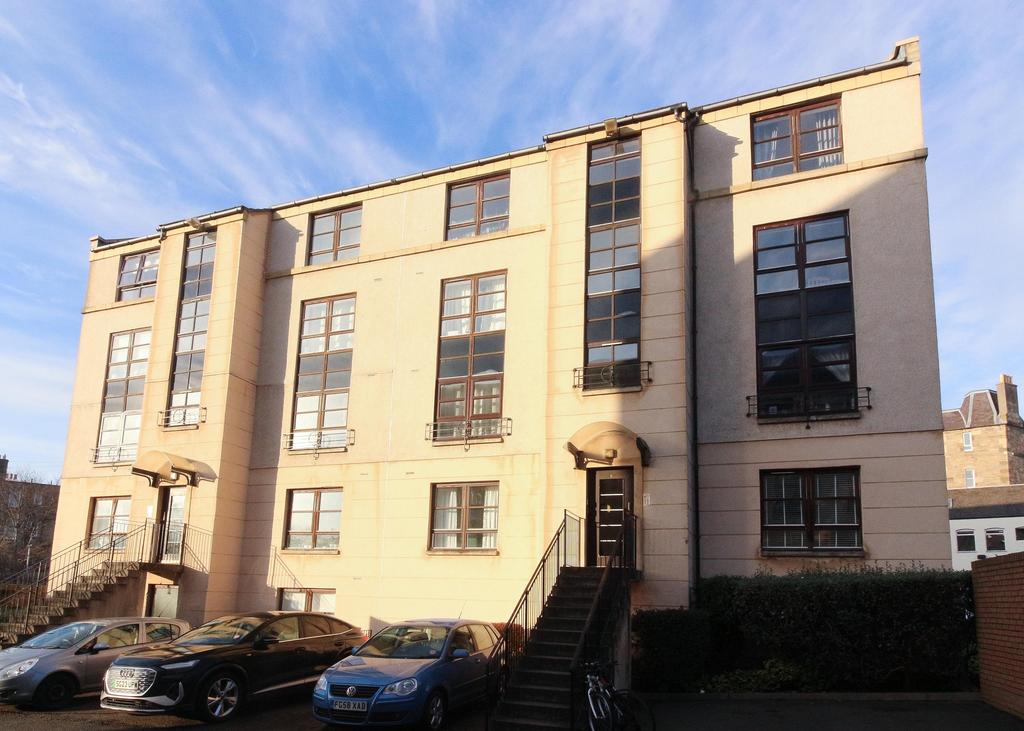 Rodney Place, Edinburgh EH7 2 bed flat for sale £220,000