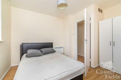 2 bedroom flat for sale, Bridle Close, Enfield, London - CHAIN FREE