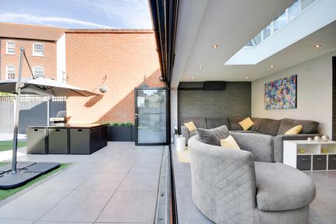14 Webb Close, Springfield, Chelmsford, CM2 6GQ
