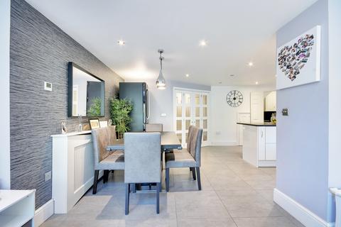 14 Webb Close, Springfield, Chelmsford, CM2 6GQ