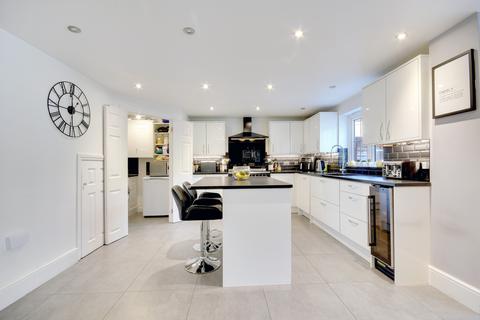 14 Webb Close, Springfield, Chelmsford, CM2 6GQ
