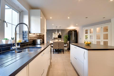 14 Webb Close, Springfield, Chelmsford, CM2 6GQ