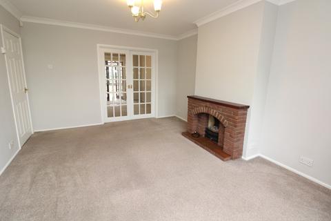 4 bedroom semi-detached house to rent, Esdaile Gardens, RM14