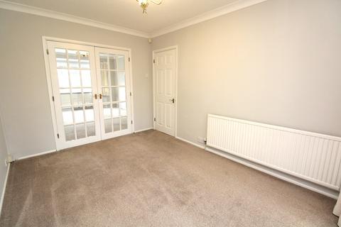4 bedroom semi-detached house to rent, Esdaile Gardens, RM14