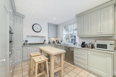 3 bedroom terraced house to rent, Ovington Street, London