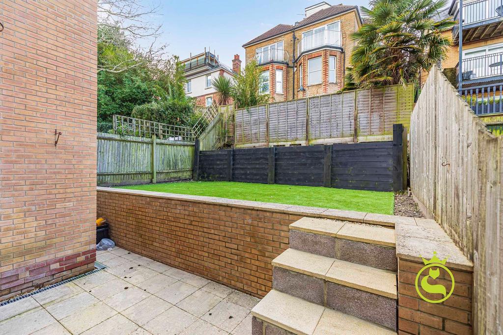 Seashells, Bournemouth BH4 2 bed apartment for sale £300,000