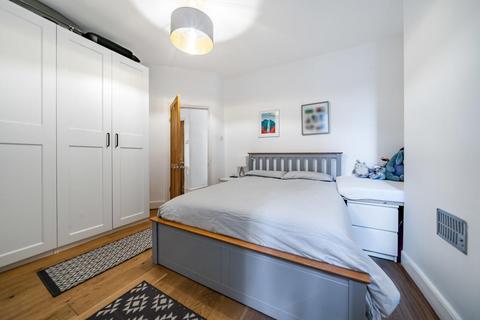 3 Vant Road, London, SW17 8TH