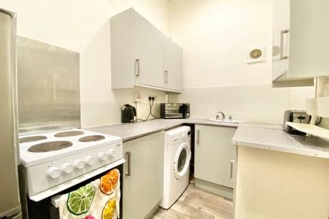 4 bedroom flat to rent, Sauchiehall Street, Glasgow, G3