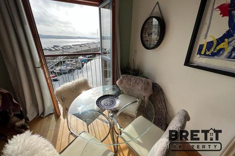 2 bedroom flat for sale, Nelson Quay, Milford Haven, Pembrokeshire. SA73 3AY