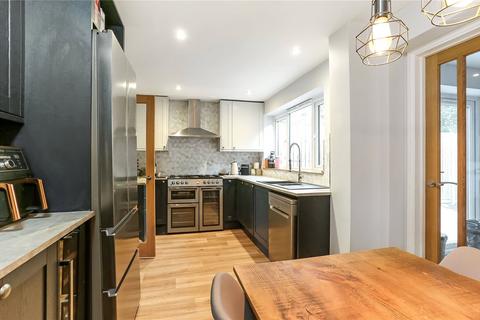 19 Fiona Close, Winchester, SO23 0HB